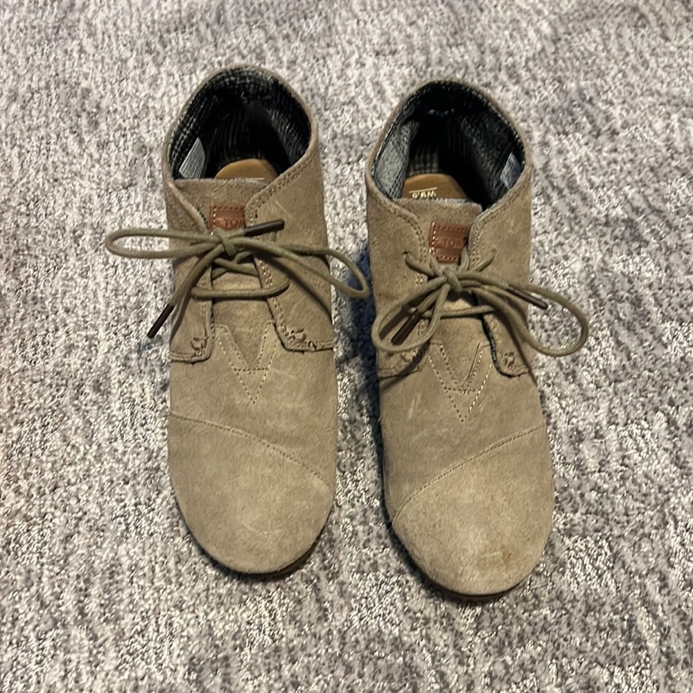 Toms wedges